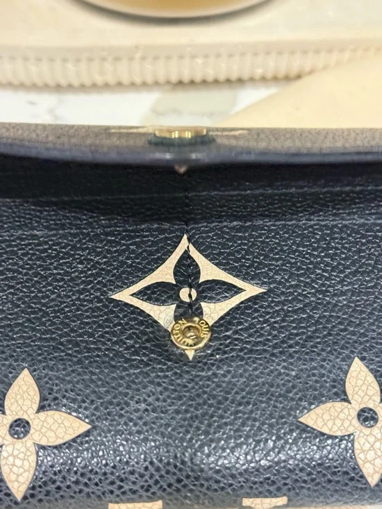 Louis Vuitton Sarah Wallet in Bicolor Monogram Empreinte leather - Picture 8 of 10
